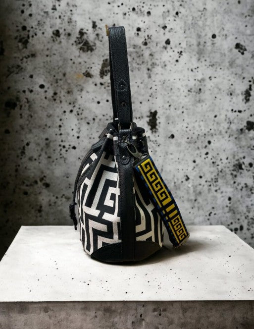 Themis Labyrinth Bag