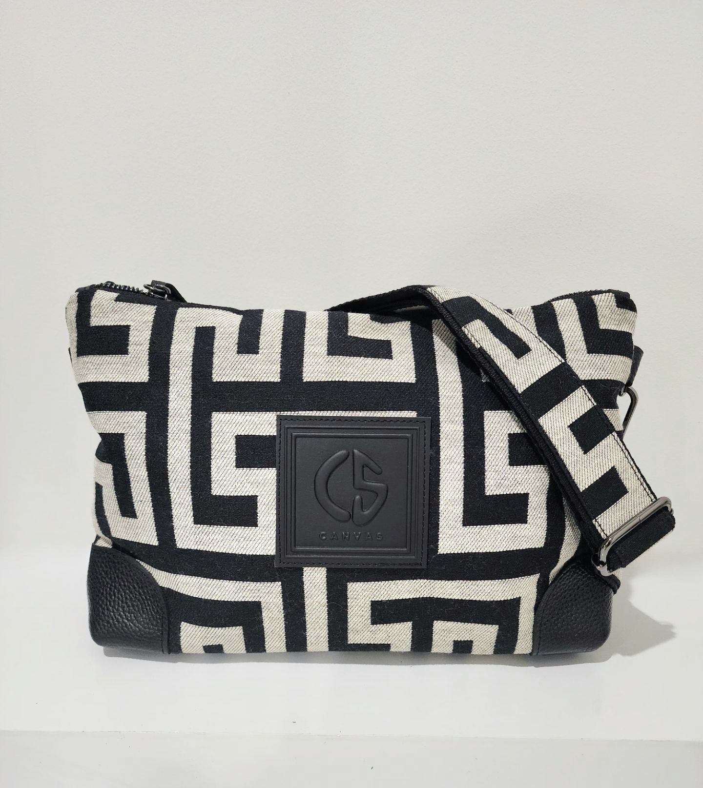 Kirki VI - Shoulder Bag