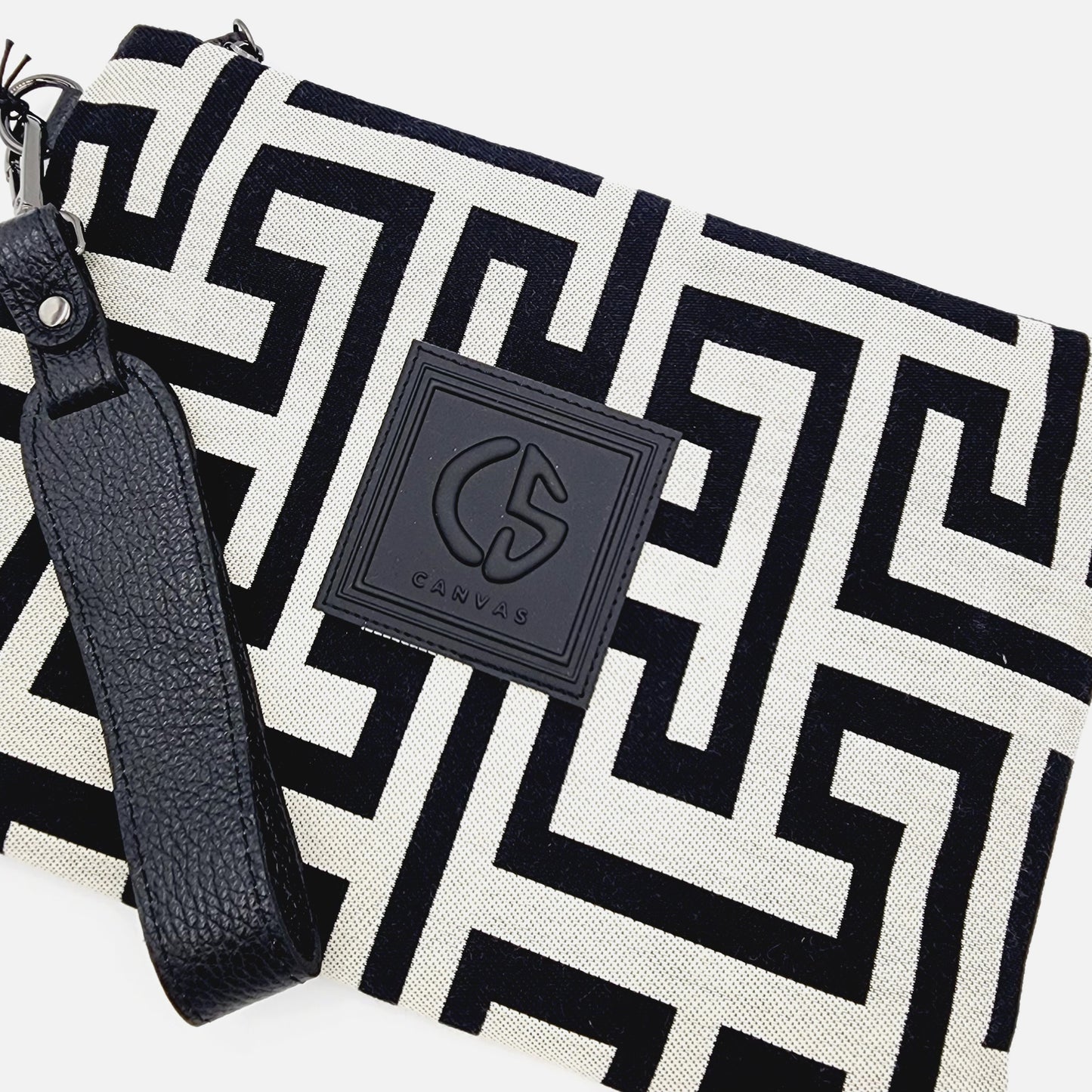 Amelia VIIII - Pouch