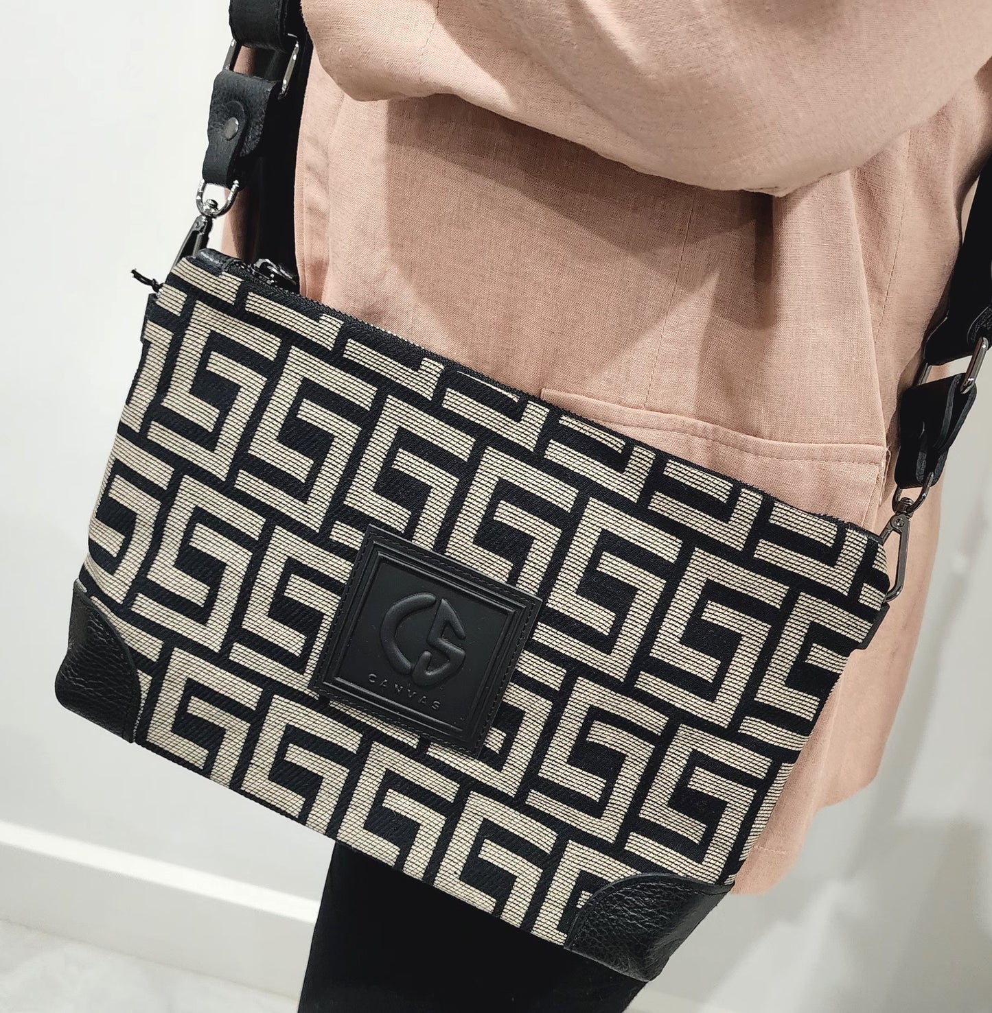 Kirki V - Shoulder Bag